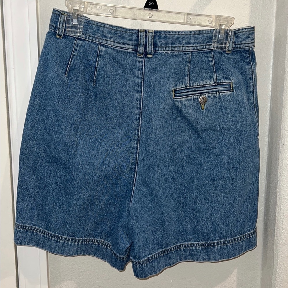 SOLD Vintage 90’s Liz Claiborne jean shorts - Picture 3 of 4
